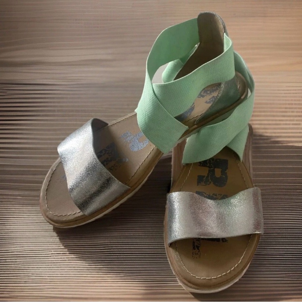 Sorel Ella flat sandal in mint & metallic silver w/ elastic, women's size 7